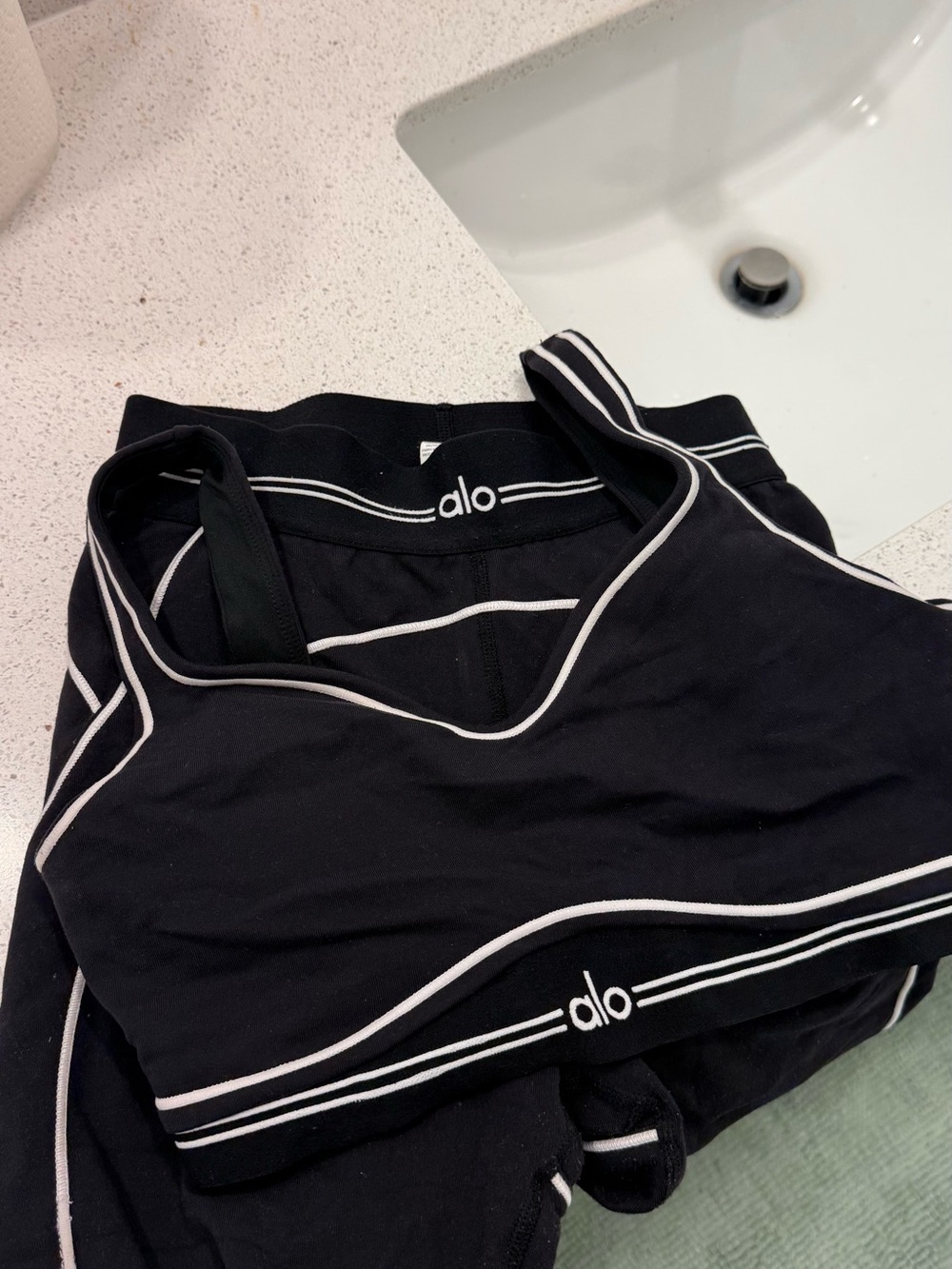 ALO Yoga Black Leggings AND sports bra with White Trim - Picture 1 of 7